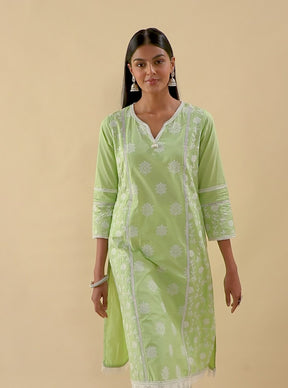 Mulmul Cotton Kannur Green Kurta With Emb Organza White Scallop pant