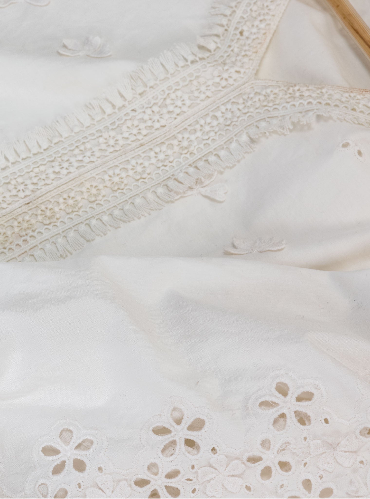 Mulmul Cotton Asota White Kurta With Floral Organza Panelled White Salwar
