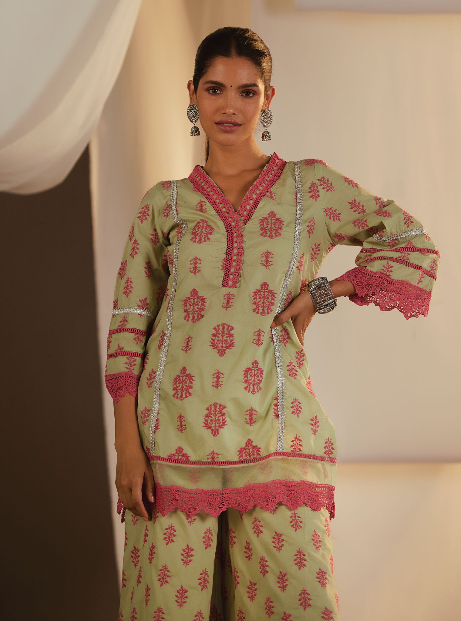 Mulmul Cotton Felicia Kurta With Felicia Palazo