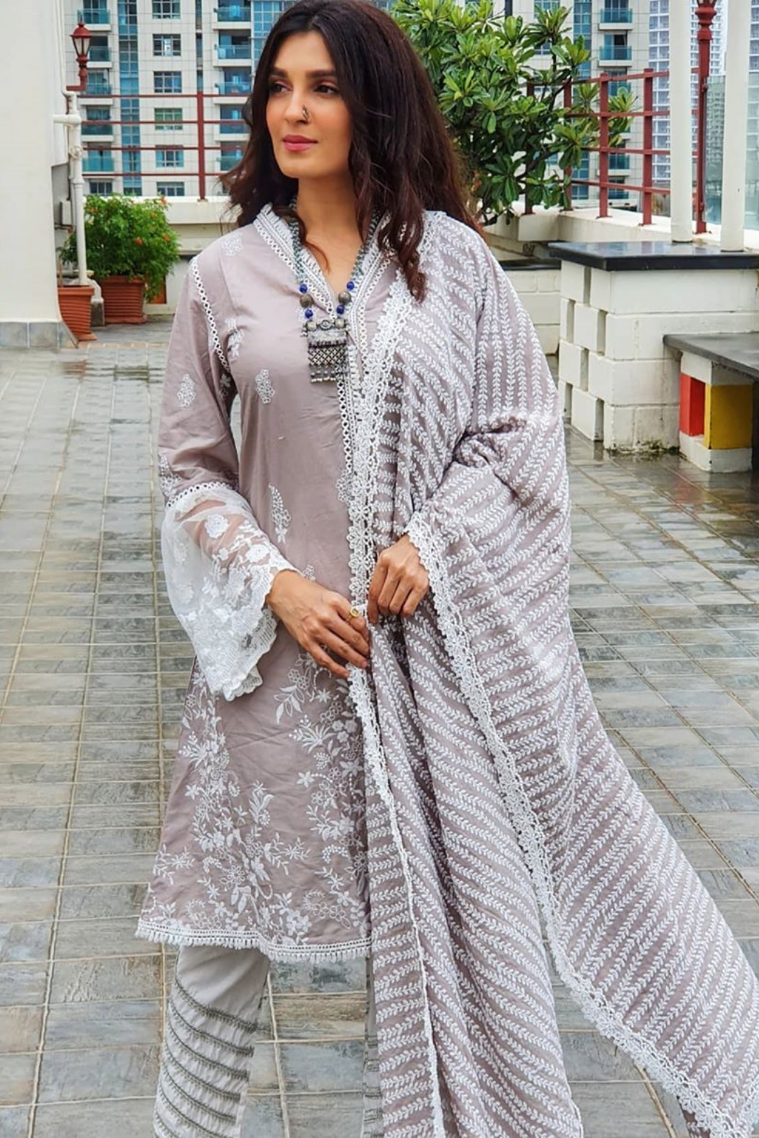 Mulmul Cotton Gemma Kurta With Diagonal Gota Pyajama