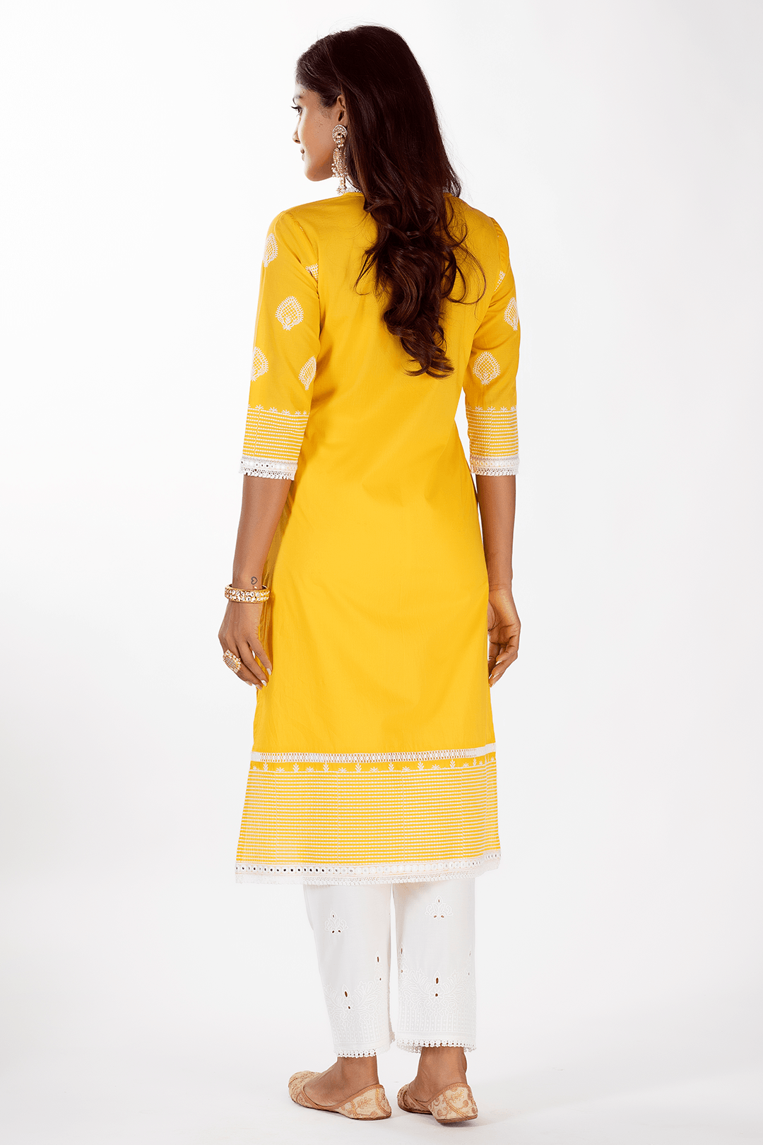 Mulmul Cotton Gene Mango Kurta With Emb Eyelet Pant White