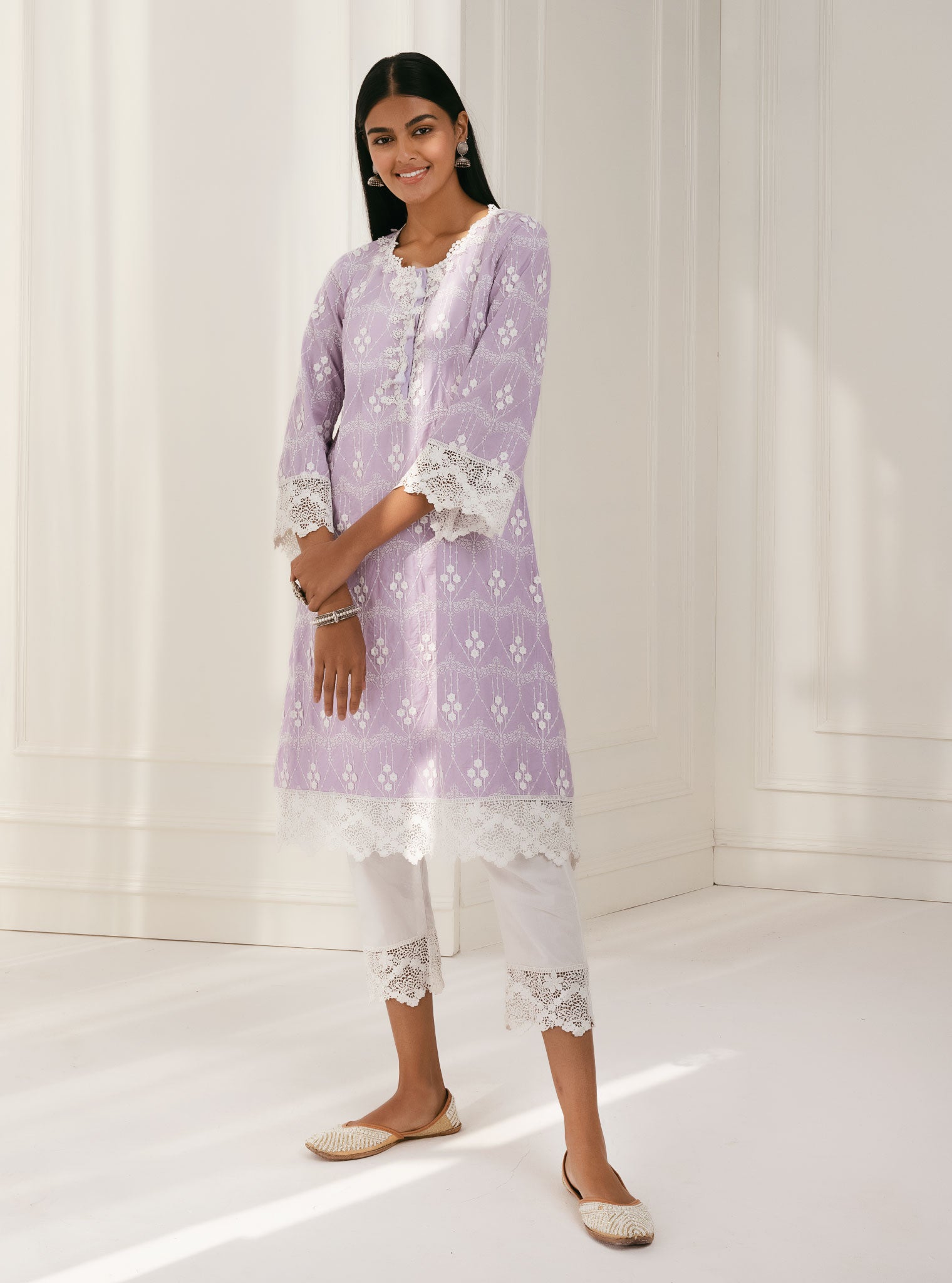 Mulmul Cotton Tirchy Lilac Kurta With Irena White Pant