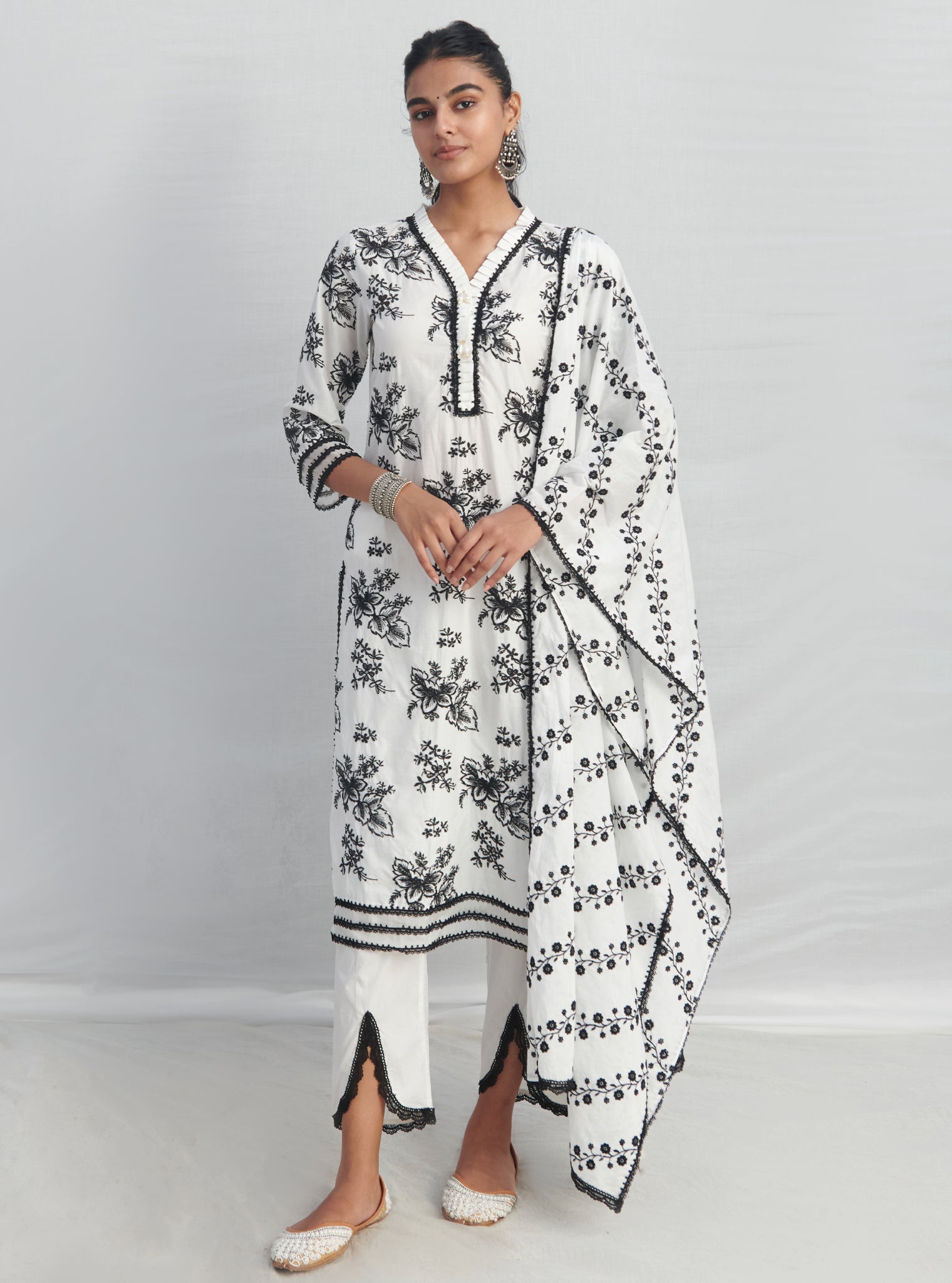 Mulmul Cotton Ambeli White Dupatta