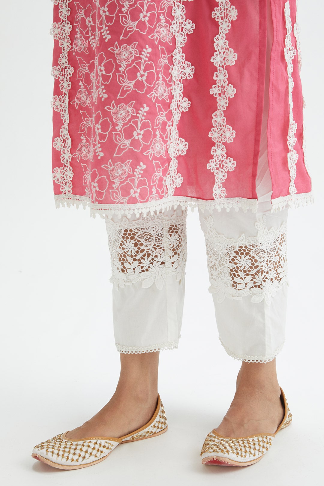 Mulmul Cotton Vireo Pink Kurta With Broad Lace Insert White Pyajama