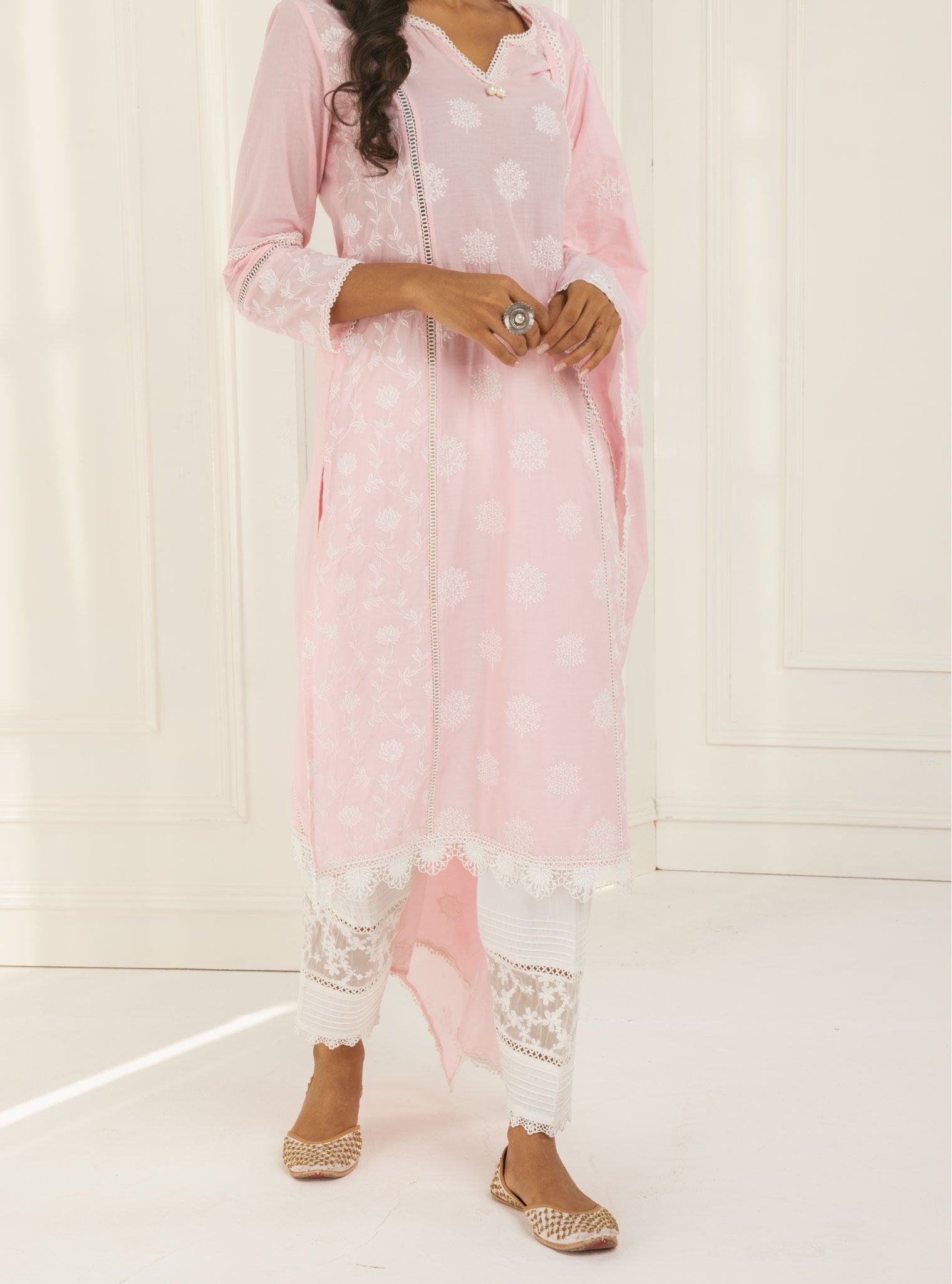 Mulmul Cotton Kannur Pink Kurta With Floral Organza White Panelled Salwar