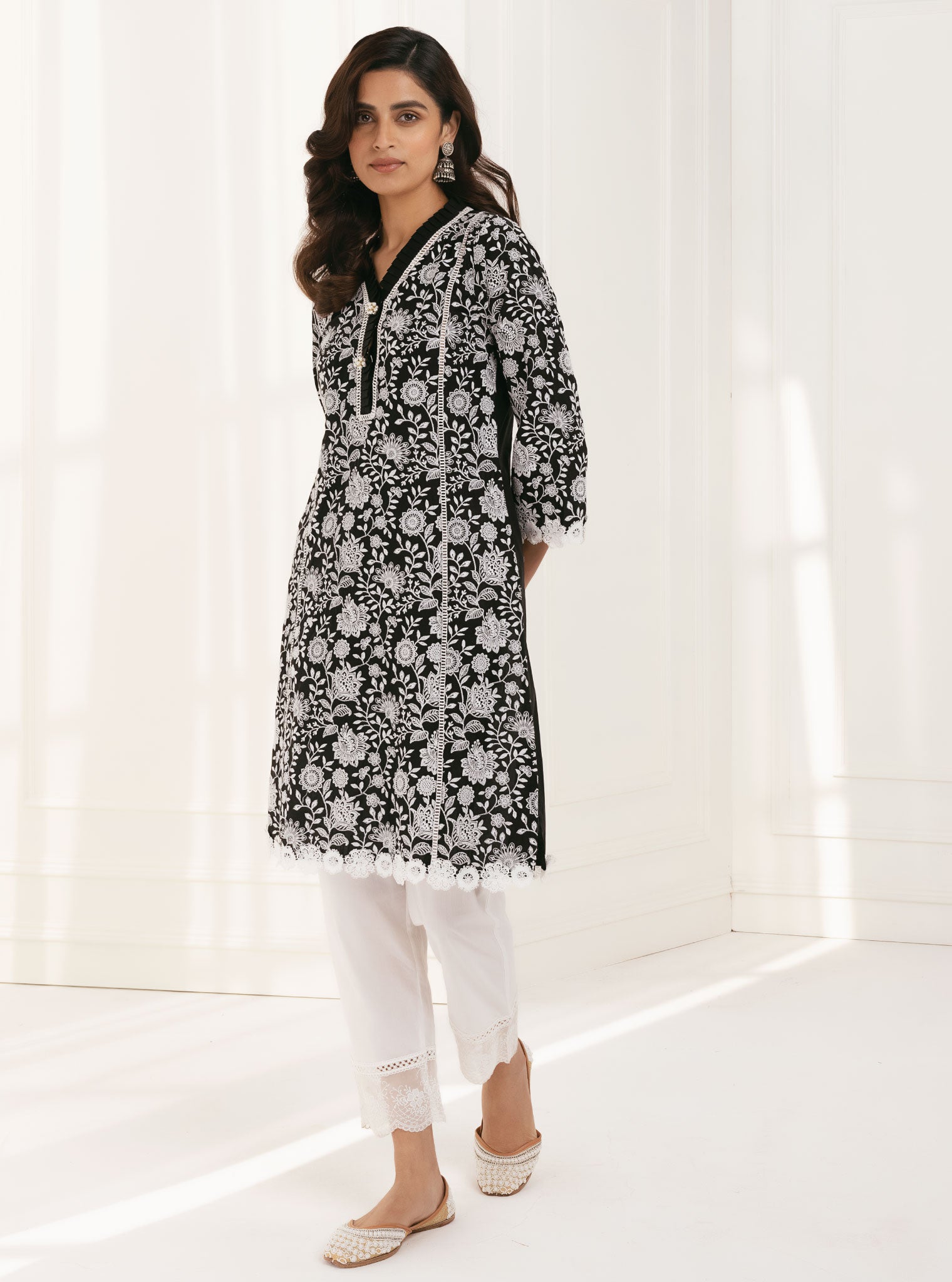 Mulmul Cotton Syari Black Kurta With Emb Organza White Scallop Pant